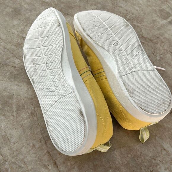 VIONIC BEACH  Yellow Sneakers Size 8.5 - Picture 6 of 8